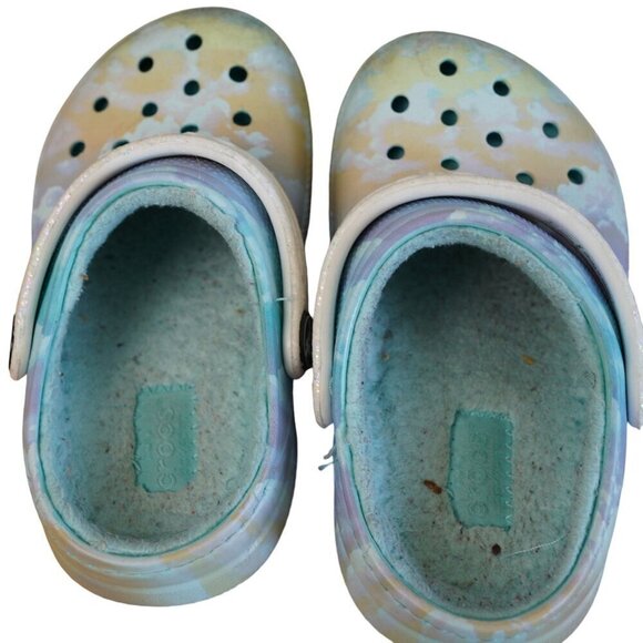 Kids Crocs Fur‎ Lined Slip-On Sandals Size 8 Pastel Tie-Dye Pattern Comfortable - Picture 4 of 4